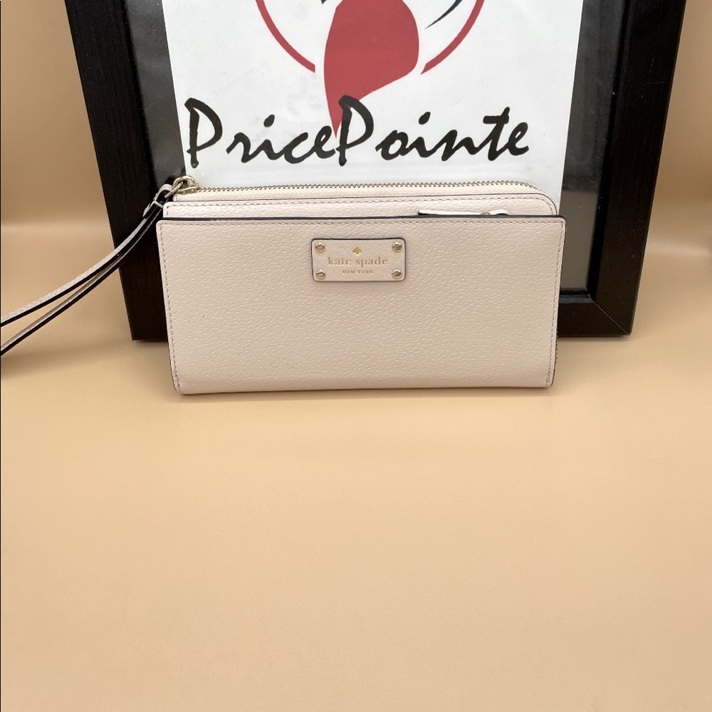 Kate Spade Cream Large Wallet like new